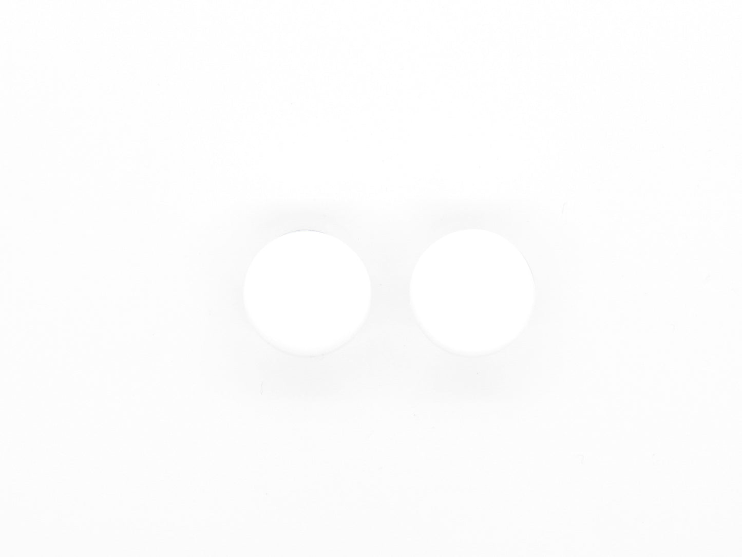 Glass Plugs | Single Flare | White Plug Pair - Avanti Body Jewelry