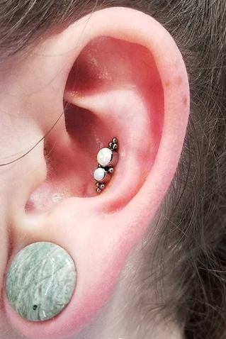Guide to Ear Gauges: Sizes Chart, Plugs, & More