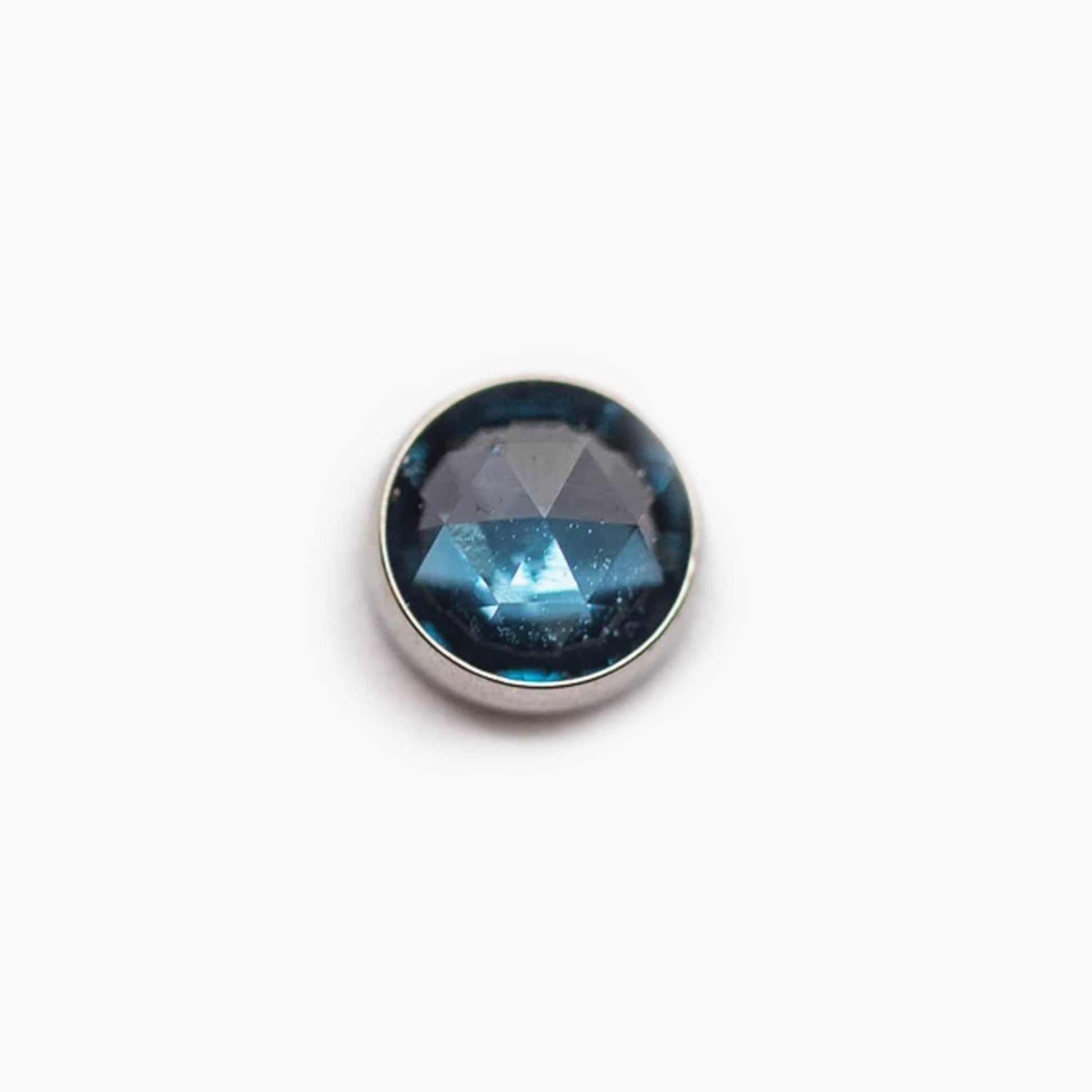 Cabochon Bezel Set Stone | Titanium Threadless Top For Nose, Ears & Lip - Avanti Body Jewelry