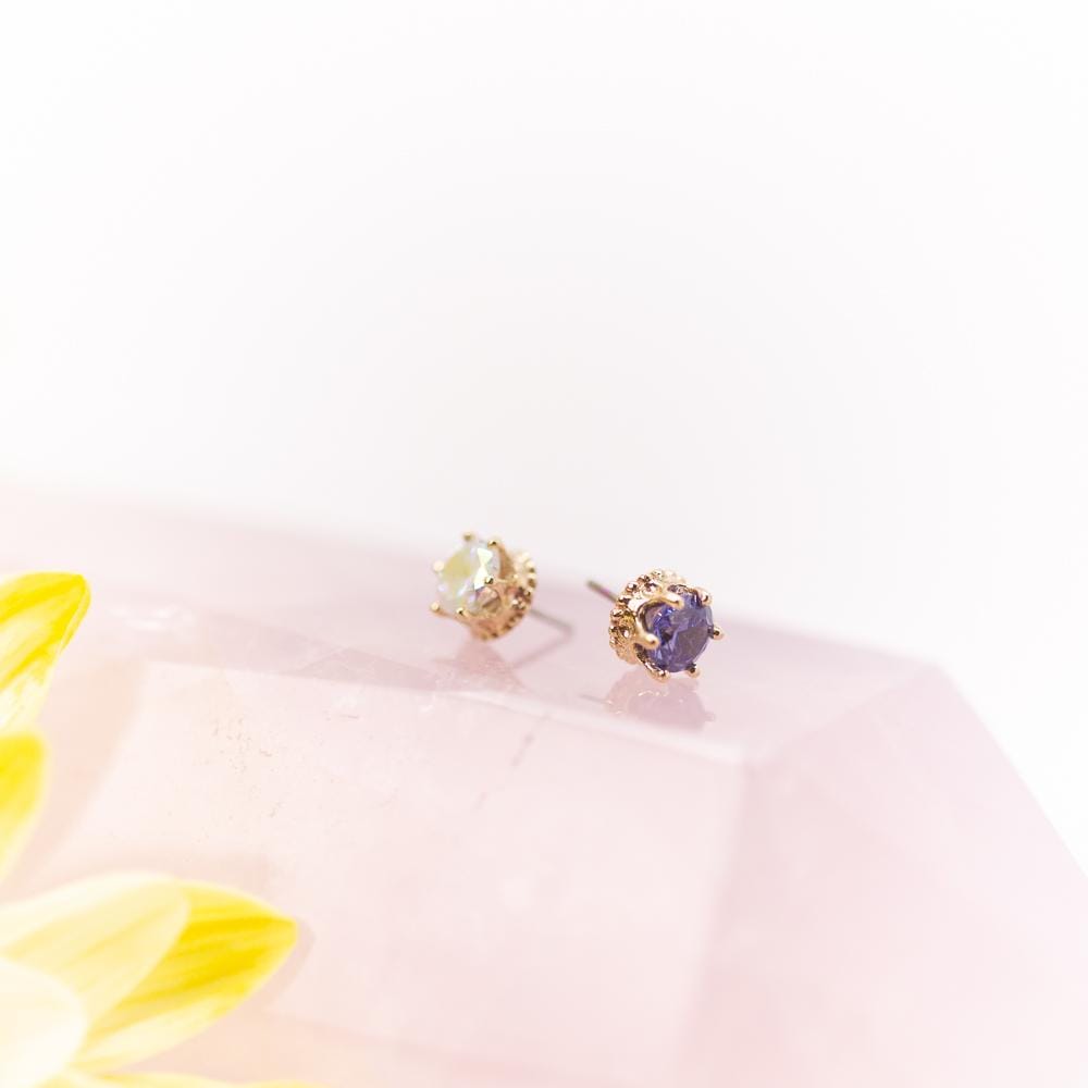 Crown | 14K Threadless Top | Yellow Gold For Nose, Ears & Lip - Avanti Body Jewelry