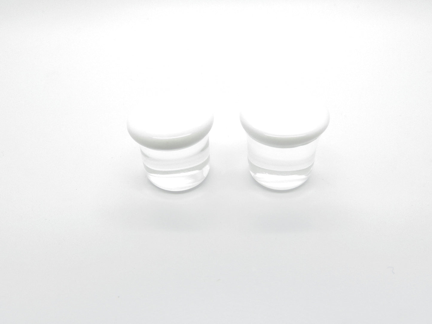 Glass Plugs | Single Flare | White Plug Pair - Avanti Body Jewelry