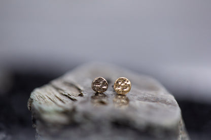 Hammered Disc | Titanium Threadless Top For Nose, Ears & Lip - Avanti Body Jewelry