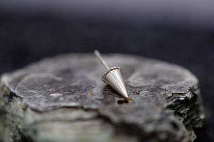 Threadless 14k Gold Millgrain Spike Ends For Nose, Ears & Lip - Avanti Body Jewelry